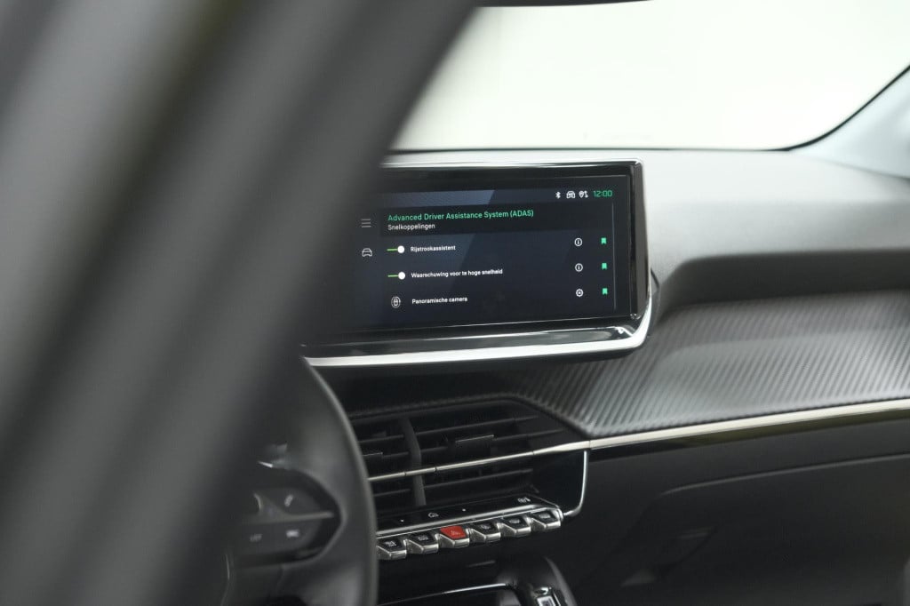 Peugeot 208 puretech 100 allure | parkeersensoren | apple carplay | climate