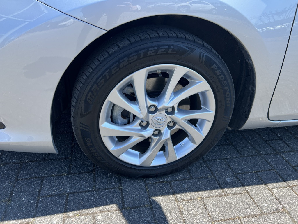Toyota Auris touring sports 1.8 hybr. trend