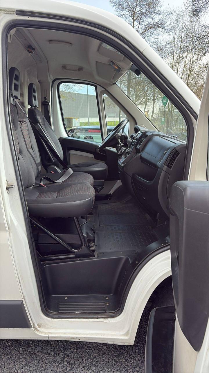 Peugeot BOXER 330 2.2 e-HDI L1 H1 XR bj:2015 airco navigatie