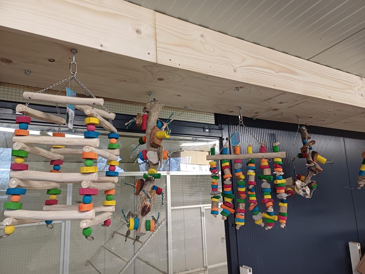 Grote keuze uit allerlei vogelspeelgoed