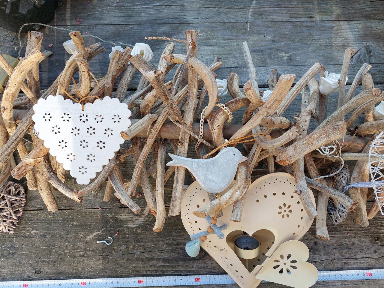 Decoratie tak 1.10m lang met hartjes ed.