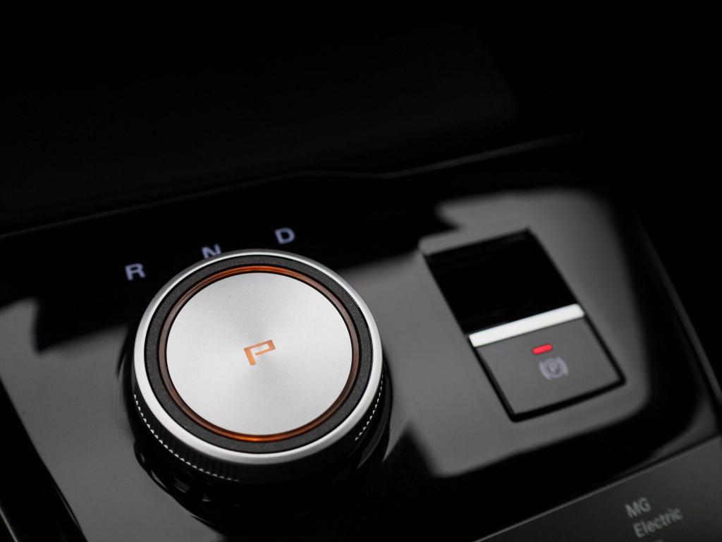 MG Mg4 long range luxury 64 kwh | carplay | navi | led koplampen | camera |