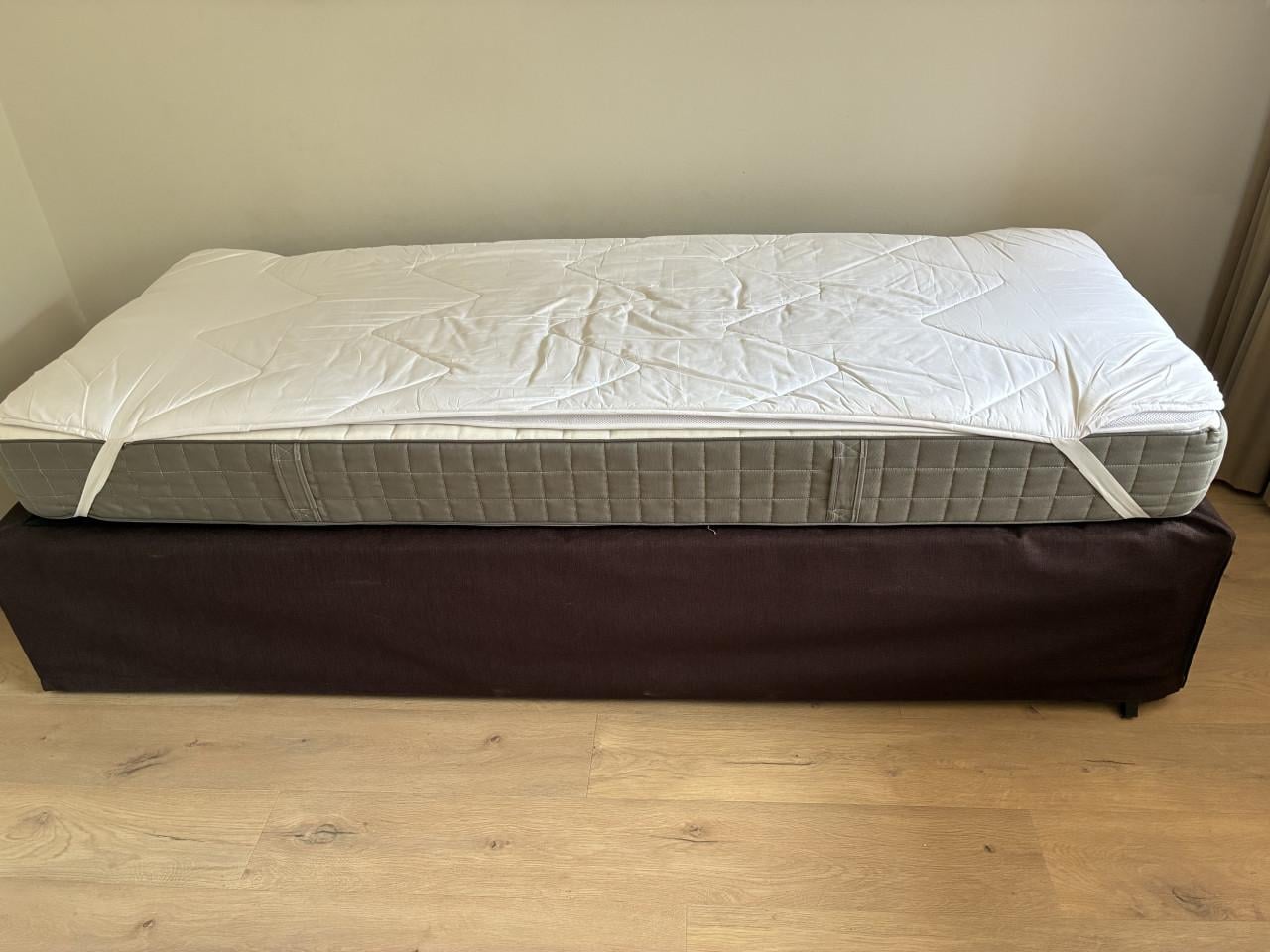 Onderschuifbed, 80 x 200 . 2 bedden in een! Lattenbodems. (Ook als bank!)