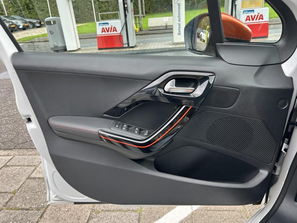 Peugeot 208 1.2 puretech 110pk 5d roland garros apple carplay | navigatie |