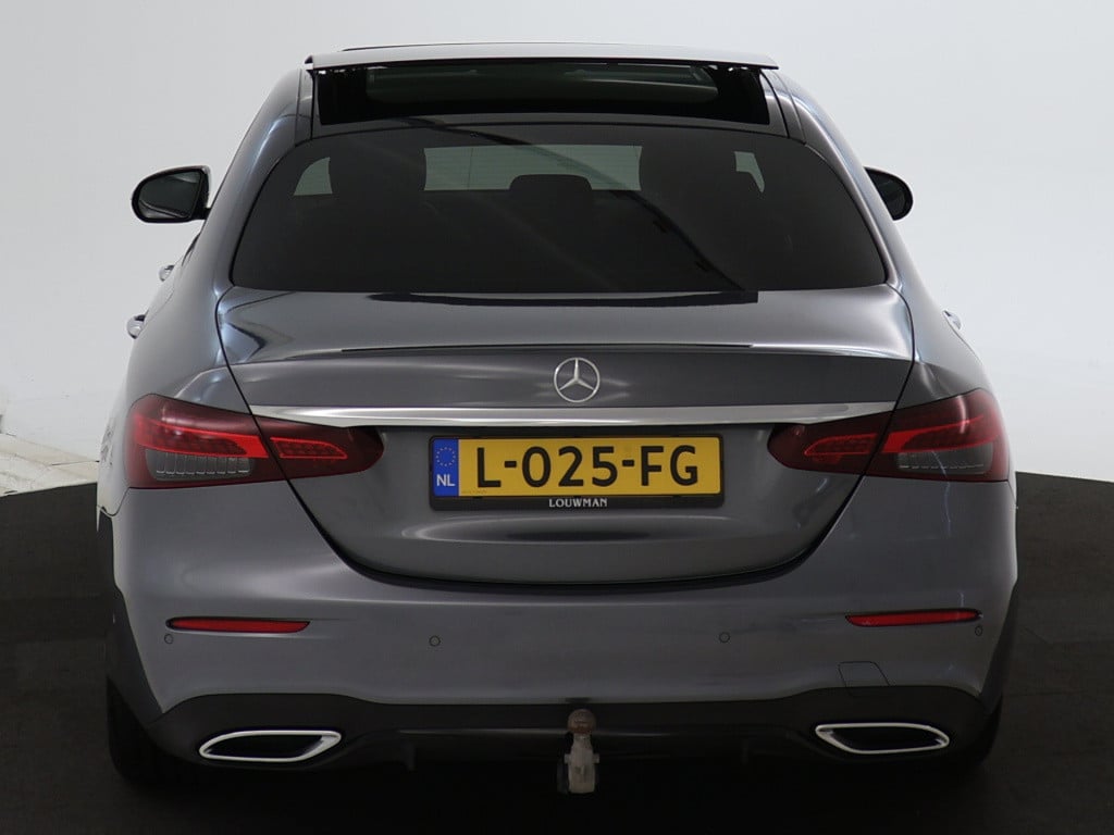 Mercedes-Benz E-Klasse 200 amg line | panoramadak | trekhaak | sfeerverlich