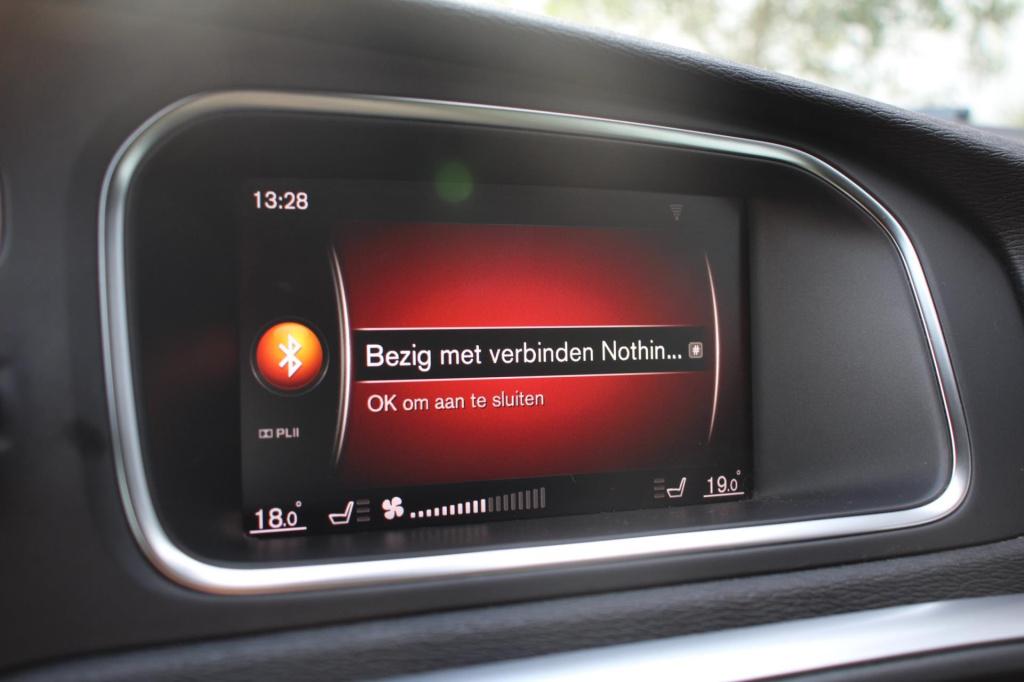 Volvo V40 2.0 t2 r-design - leder/alcantara - harman kardon - led - navi - 