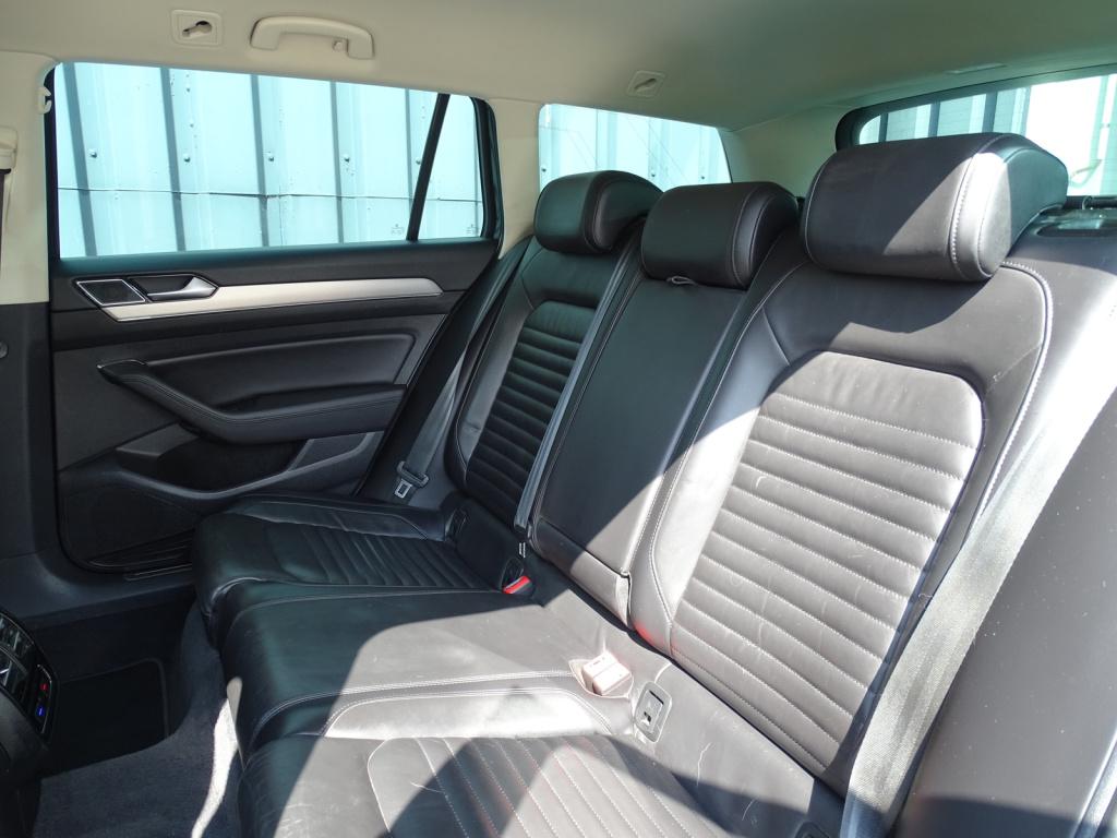 Volkswagen Passat variant 2.0 tsi highline 211pk automaat | el. trekhaak | 