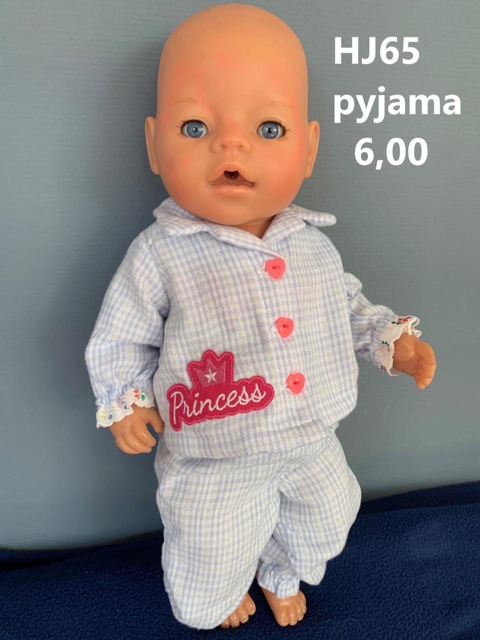 Poppenkleertjes baby born. Pyjama. Opbrengst KiKa.