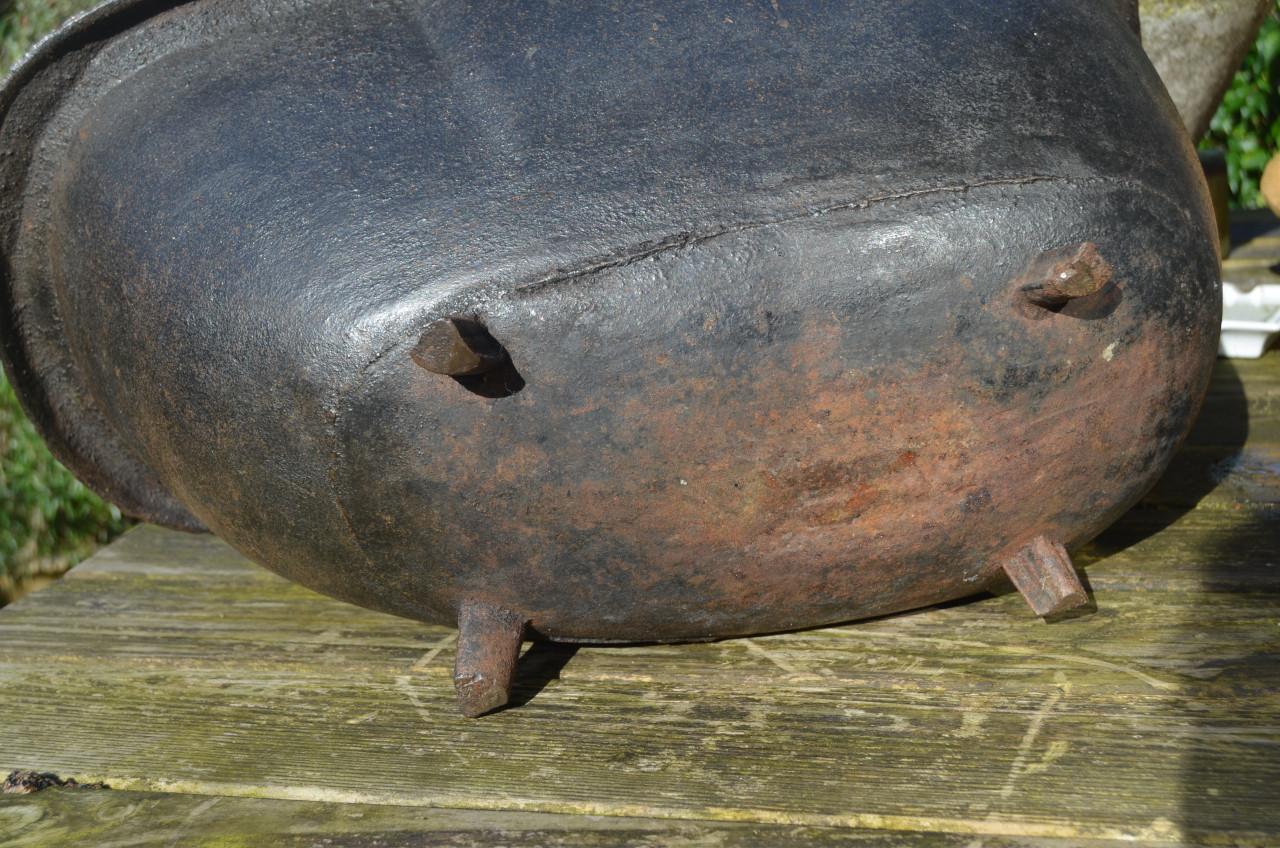 Fraaie, en zware, gietijzeren Kolenkit Leeuwenkop