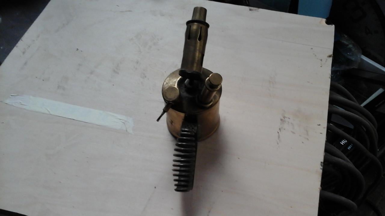 Oude koperen brander