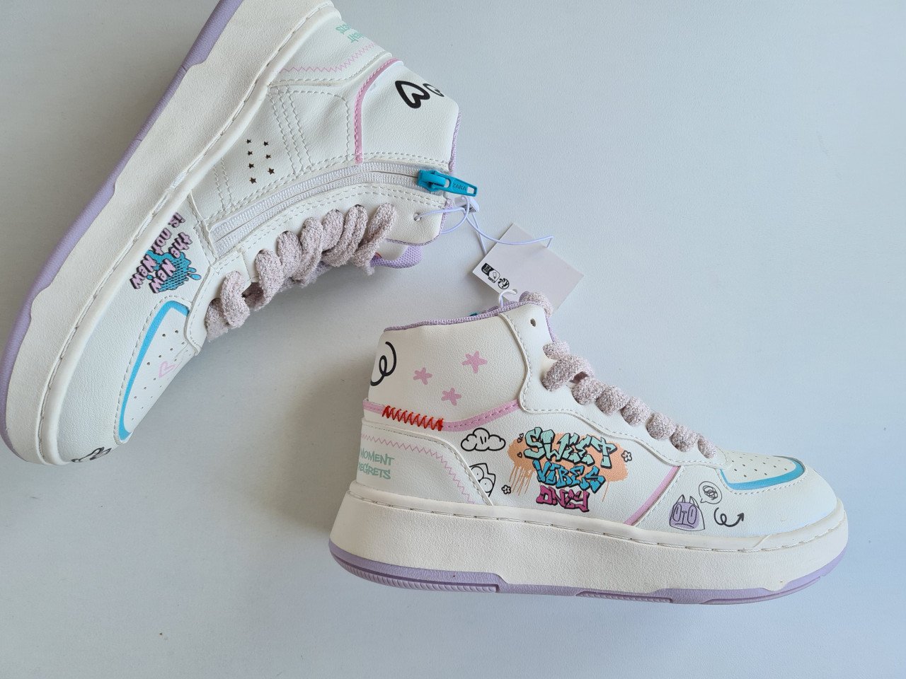 Nieuwe witte veter / rits half hoge sneakers met opdruk Zara  Maat 32