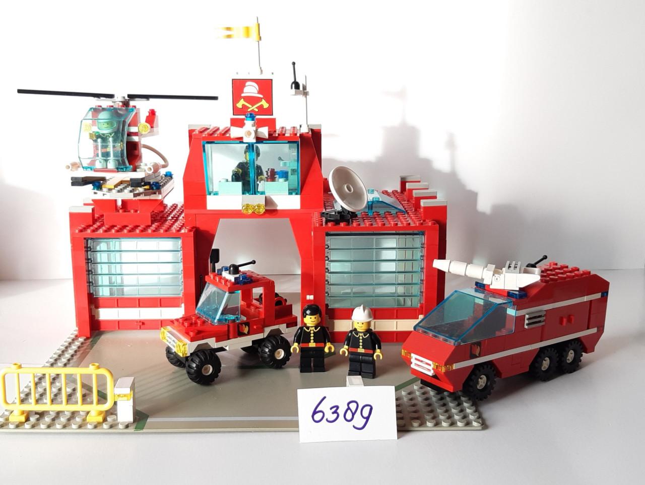 Lego Classic town 6389: brandweerkazerne + heli, spuitwagen, brandweerauto