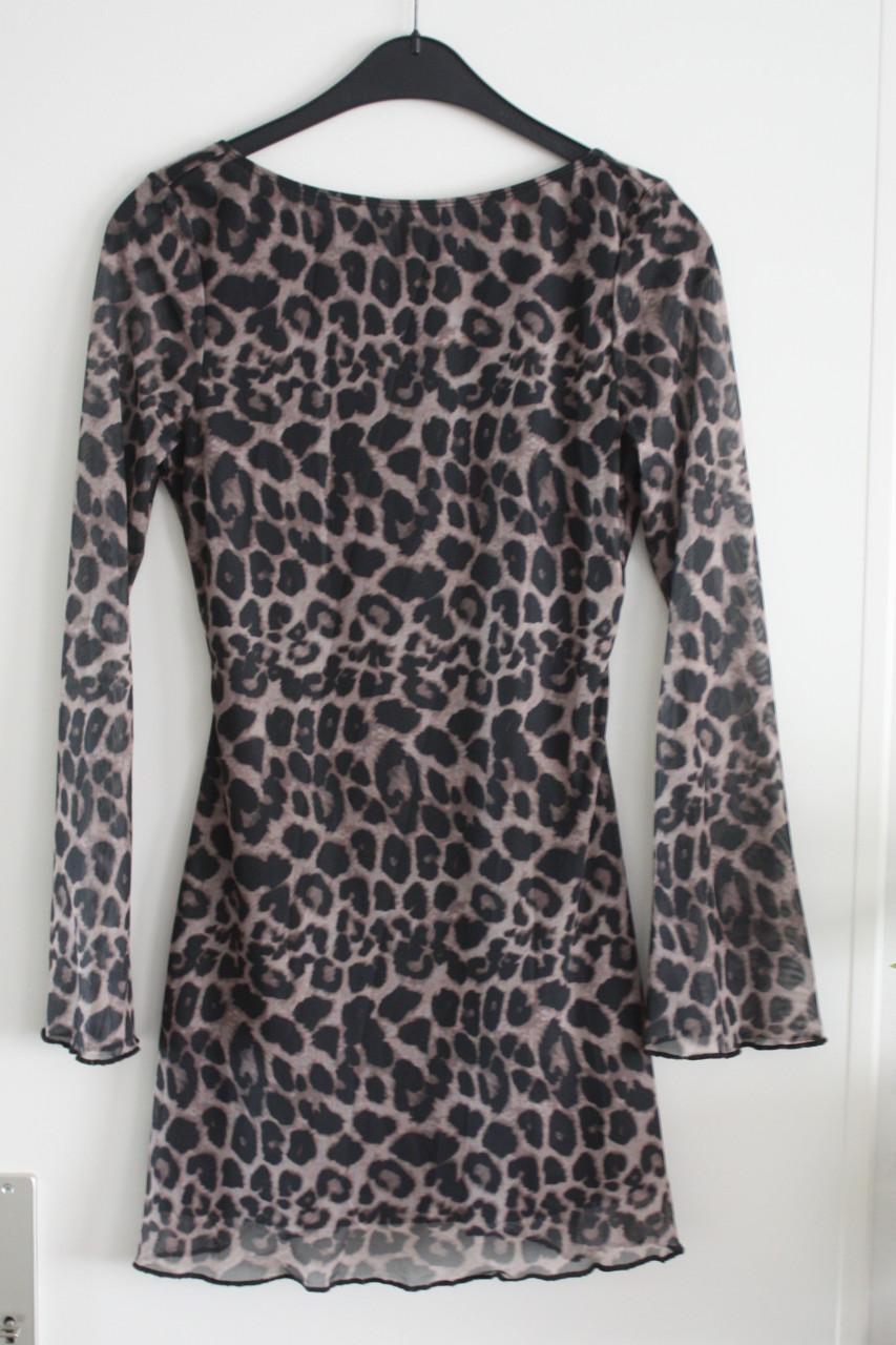 Tijger print jurk diepe open rug  maat m