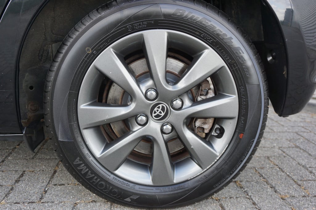 Toyota Yaris 1.5 full hybrid dynamic airco / camera / elektr. ramen / lm ve