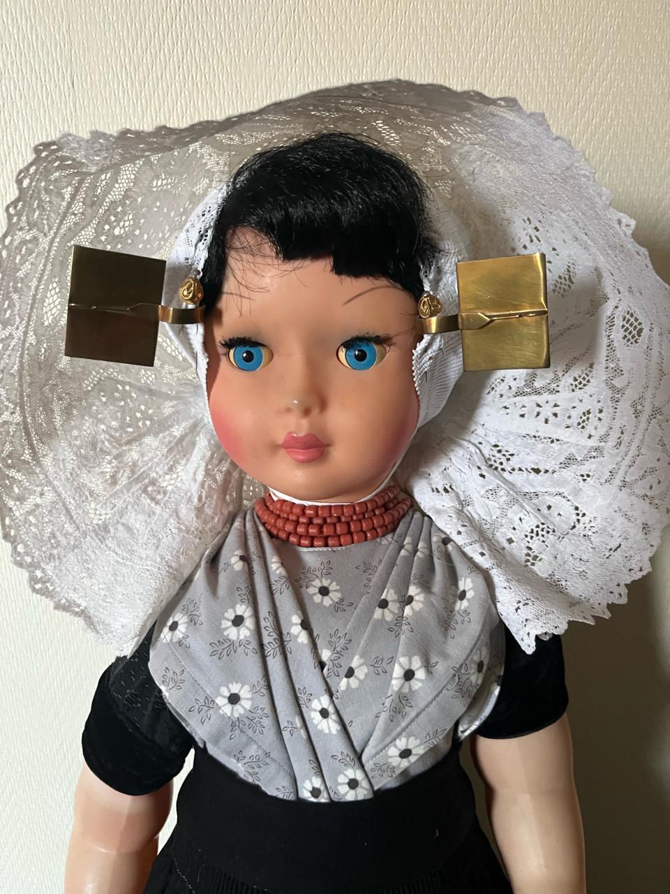 Pop in Zuid-Bevelandse (Katholieke) dracht.