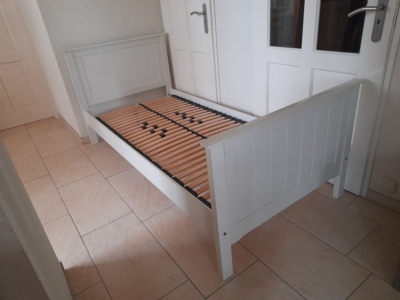 1 Persoons bed 90 x 200 (in goede staat )