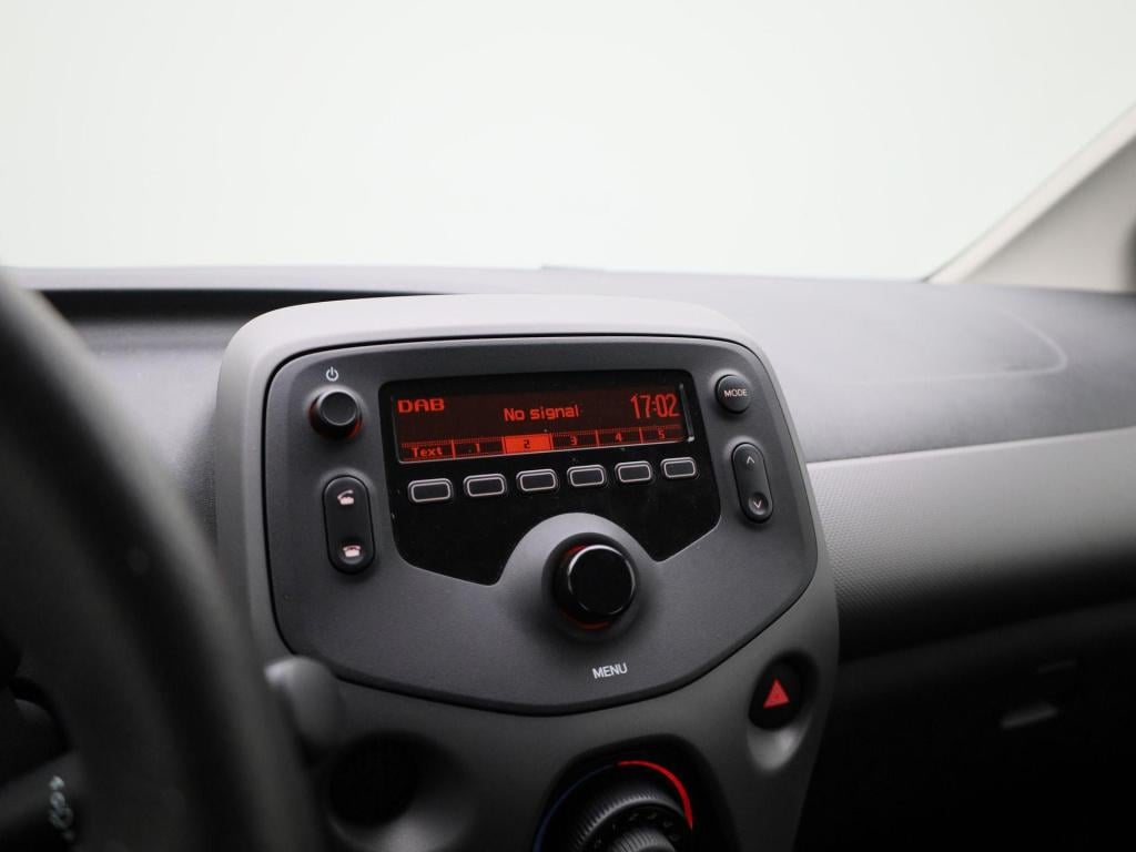 Peugeot 108 1.0 e-vti active | 5-deurs | lage km stand | airco | bluetooth 