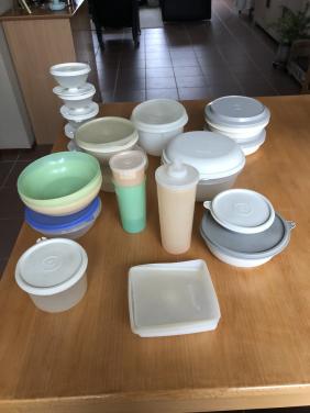 Te koop Tupperware.