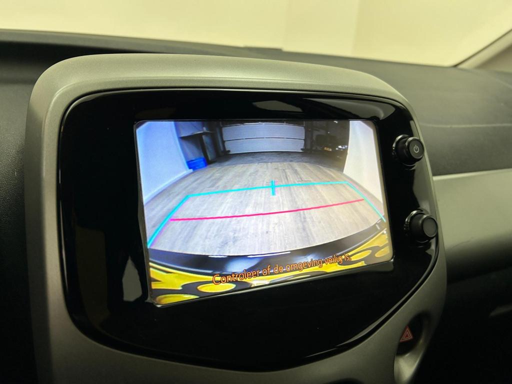 Toyota Aygo occasion 1.0 vvt-i x-play | wit | tweedehands toyota aygo | air