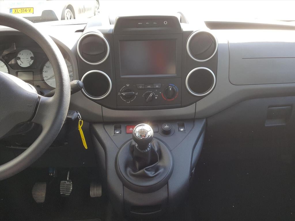 Peugeot Partner tepee 1.2 110pk active | trekhaak | apple carplay | airco |