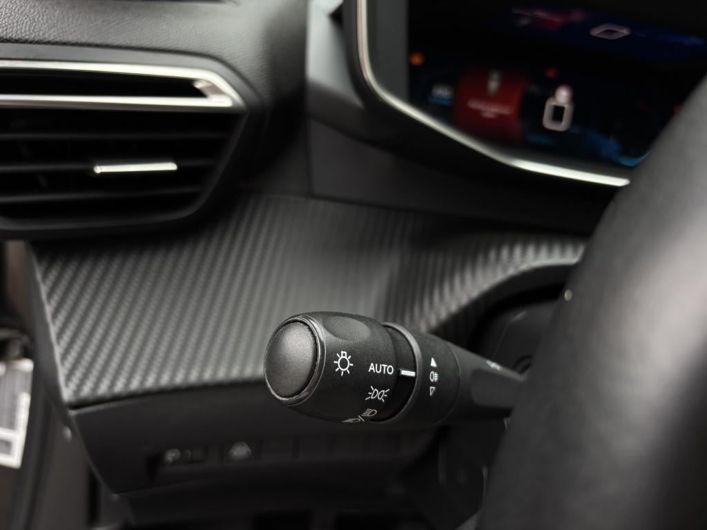 Peugeot 2008 1.2 puretech allure | keyless entry/start | adaptive cruise co