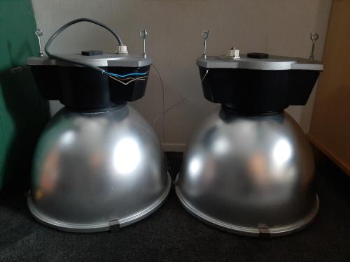 2 grote warmte lampen