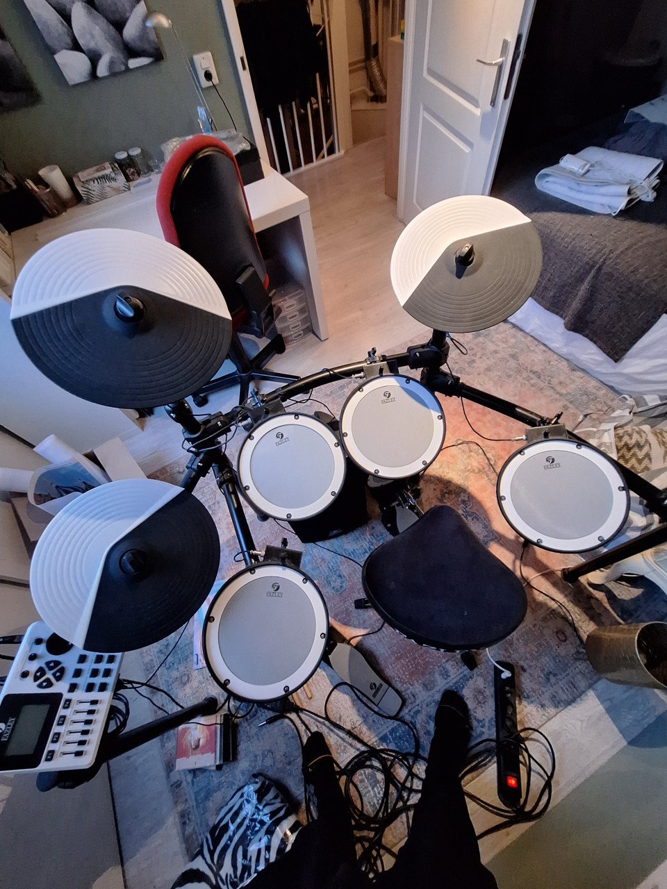 Digitaal drumstel + luidspreker