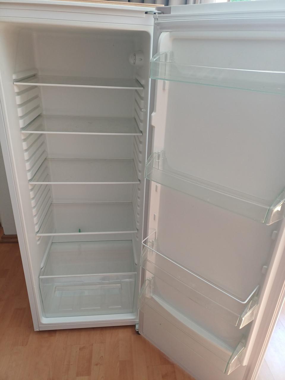 **GERESERVEERD**  Inductie kookplaat en Koelkast (samen of los te koop)