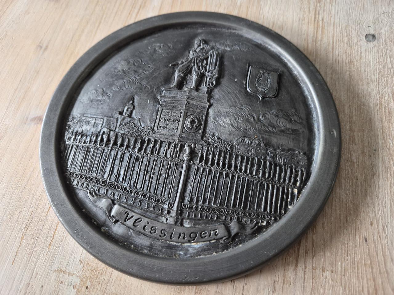 Tinnen plaquette - Michiel de Ruyter Vlissingen