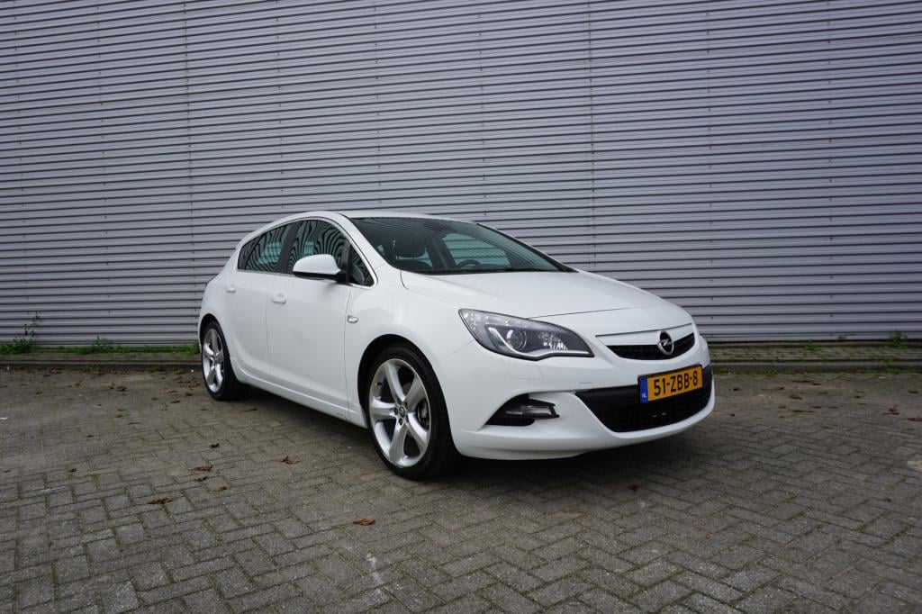 Opel Astra 1.4 turbo gt airco / navi / cruise / parkeers. / elektr. ramen /