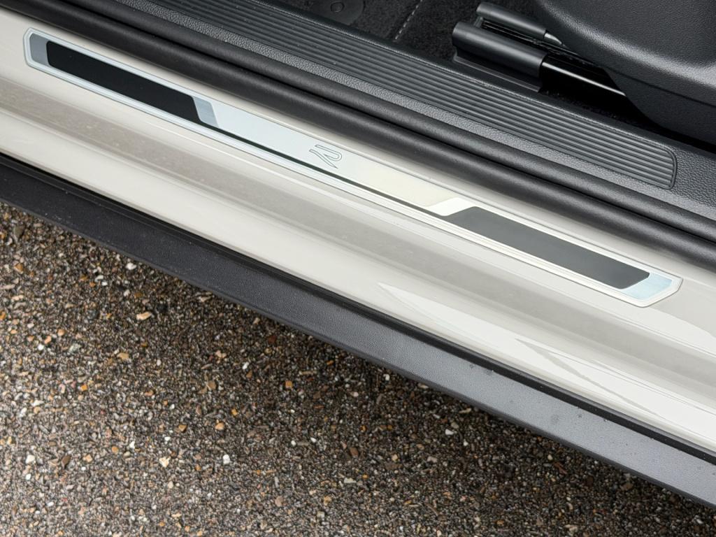 Volkswagen T-roc 1.5 tsi 150pk dsg r-line | camera | keyless | elek. achter