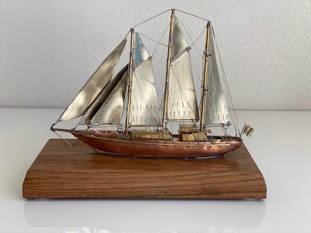 Schitterend handgemaakt model van de Eendracht in koper/messing/cunifer