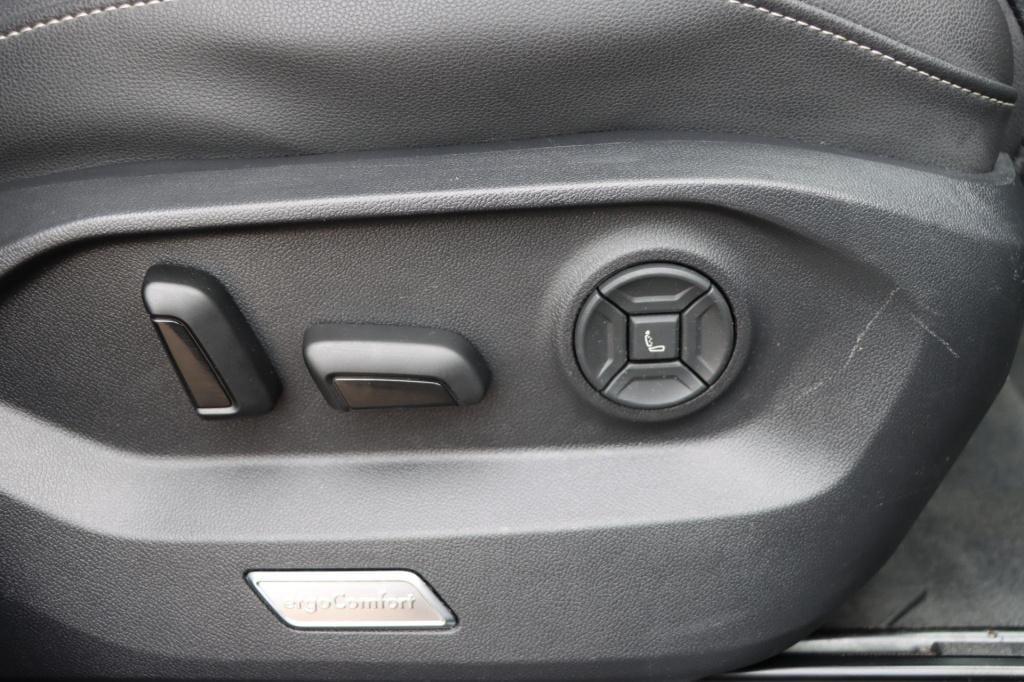 Volkswagen Touareg 3.0 tsi ehybrid 4motion black style 380pk tiptronic | so