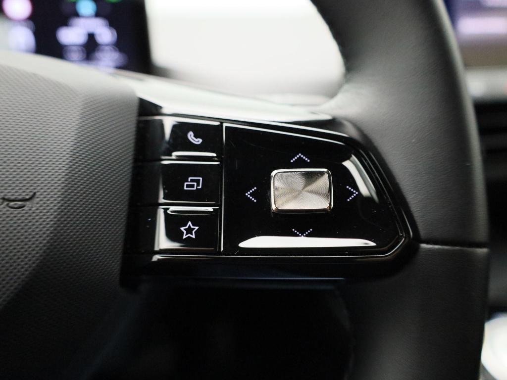 MG Mg4 64 kwh luxury all-season banden / navigatiesysteem / carplay / remot