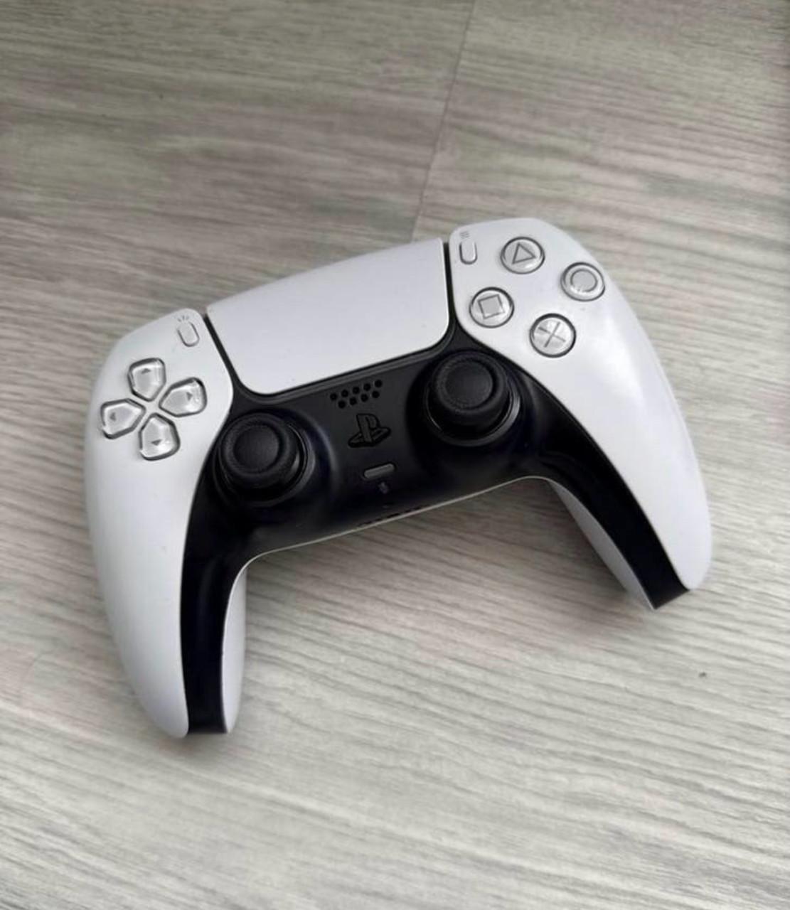 Playstation 5 Disc Versie met GTA 5 en Controller