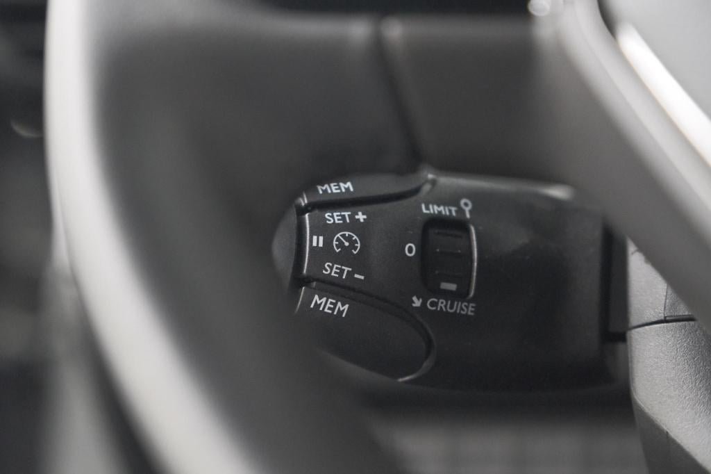 Peugeot 2008 puretech 100 allure | camera | navigatie | parkeersensoren | a