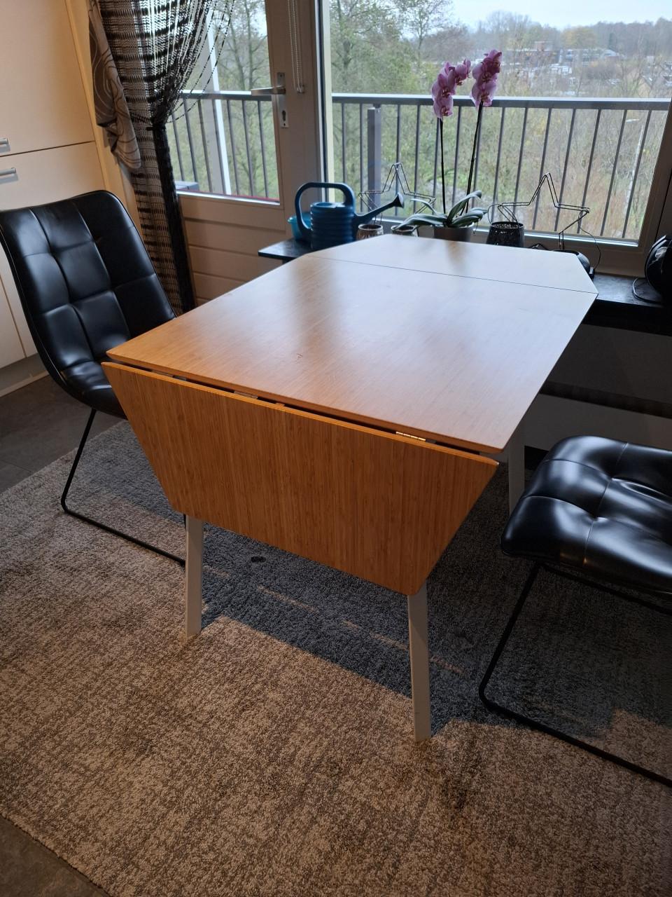 Keukentafel en 2 stoelen