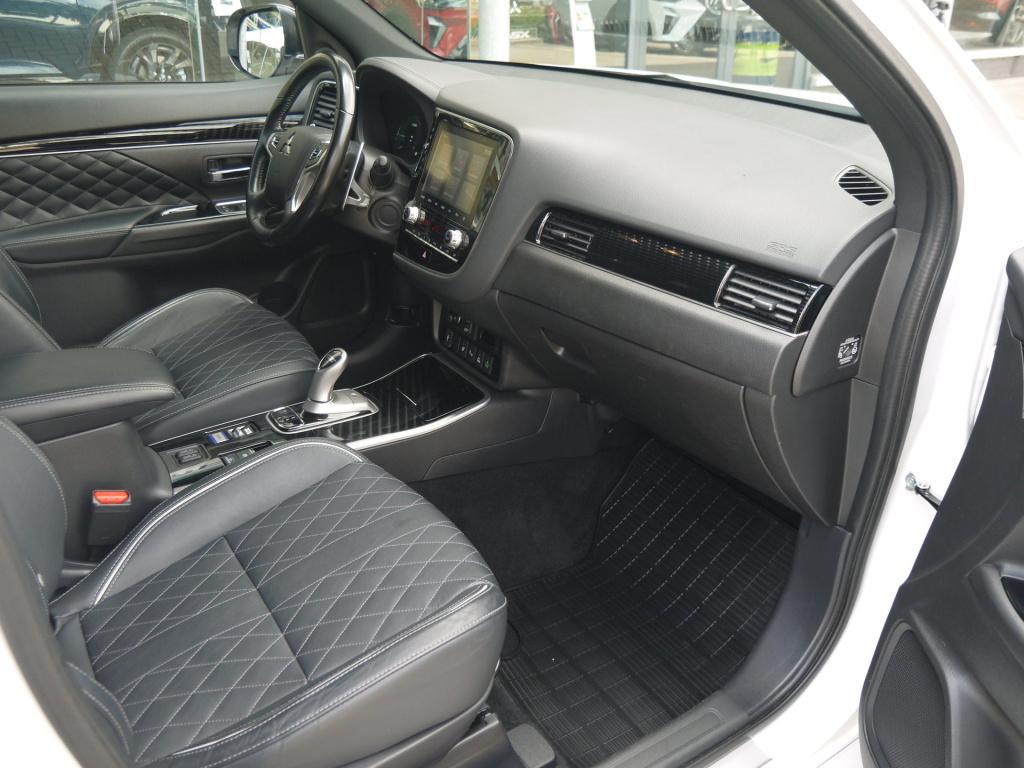 Mitsubishi Outlander 2.4 phev instyle|trekhaak|rijklaar