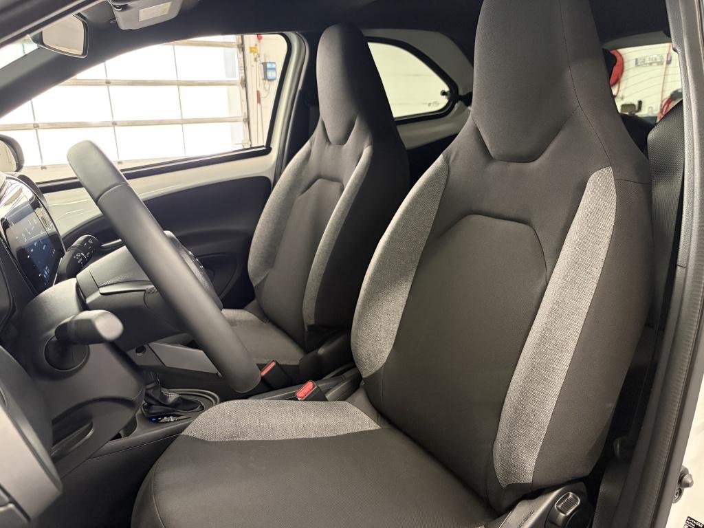 Toyota Aygo x 1.0 vvt-i s-cvt first| stoelverw.| carplay| led| lichtmetaal|