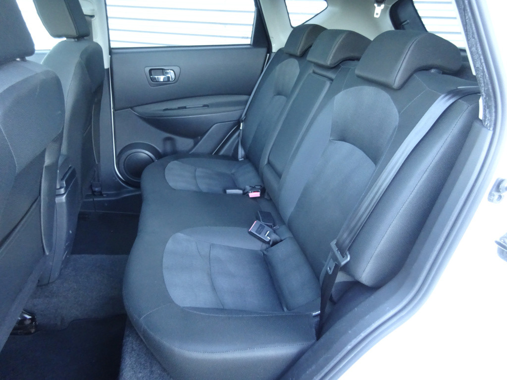 Nissan Qashqai 1.6 connect edition climate control / camera / trekhaak / lm