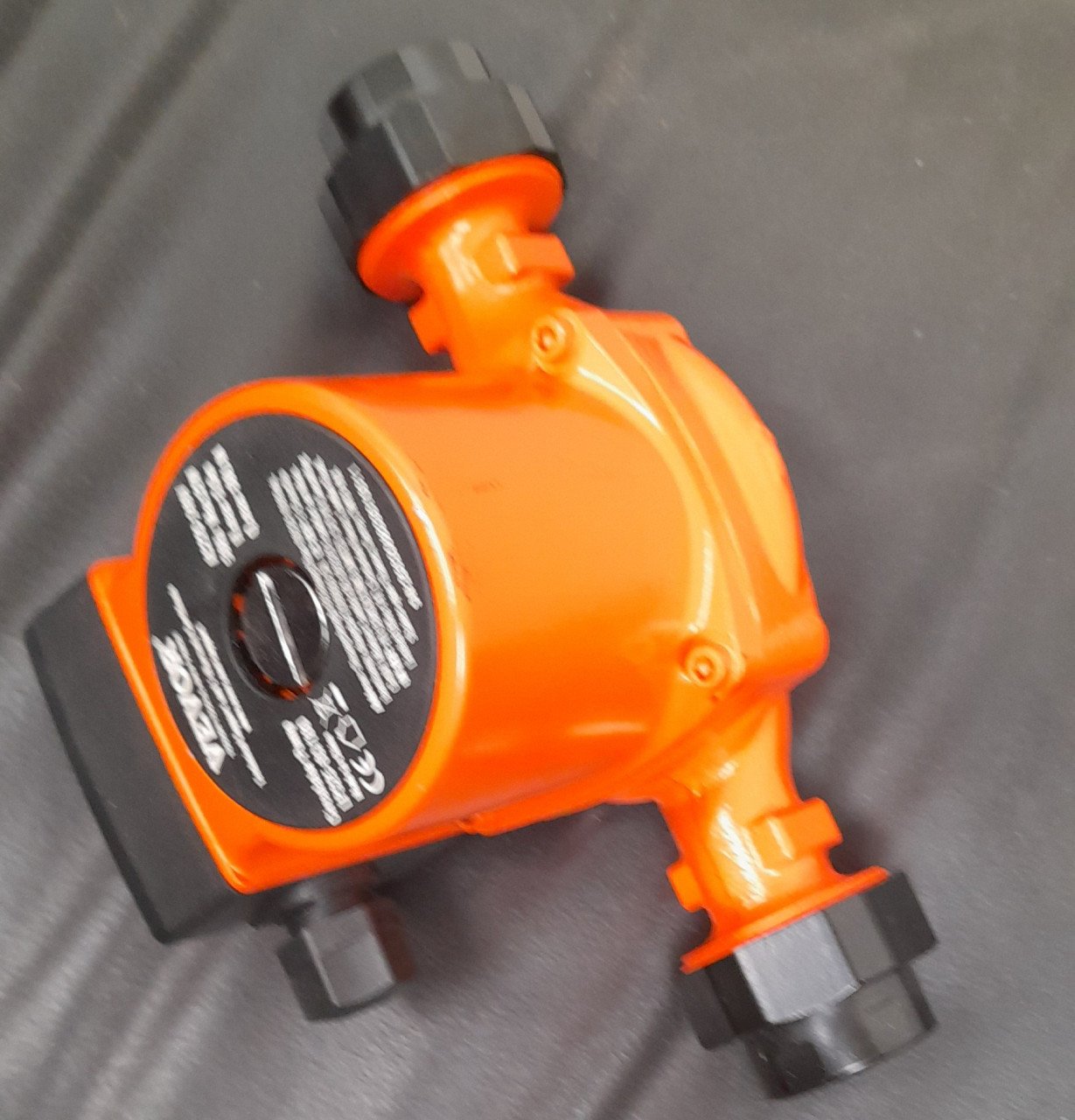 2 nieuwe warmwatercirulatiepompen.