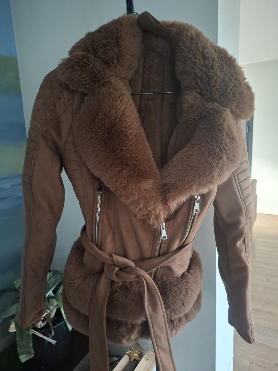 Nieuwe suede jas met bont