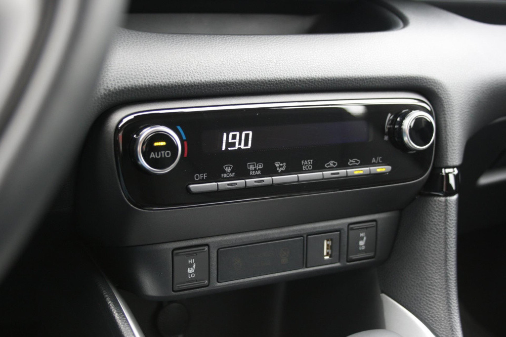 Mazda 2 Hybrid 1.5 centre-line
