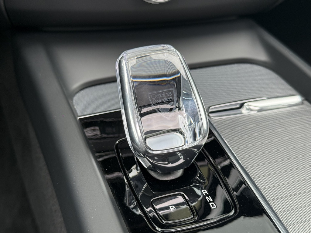 Volvo XC60 t8 455pk recharge black edition| panodak| trekhaak| adap.cruise|