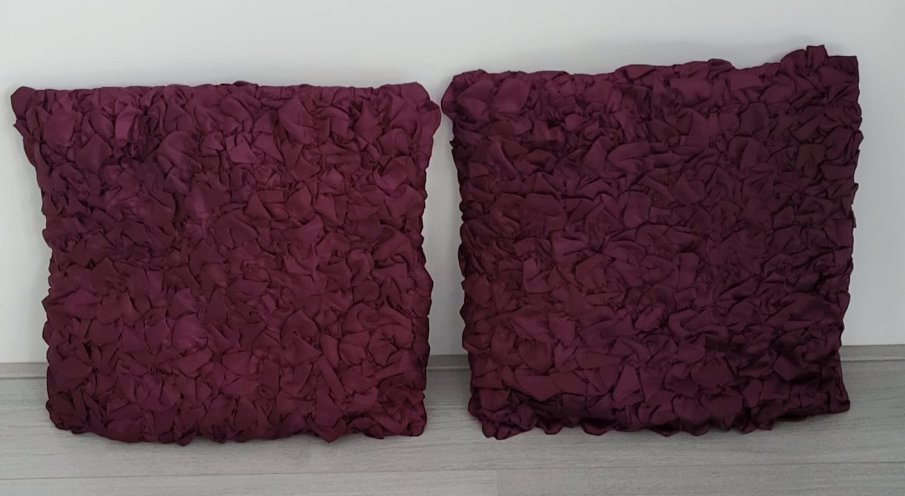 2 sierkussens materiaal 100% polyster, satijnachtig 45x45x4