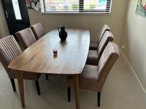 Tafel L220cm B105cm H76cm