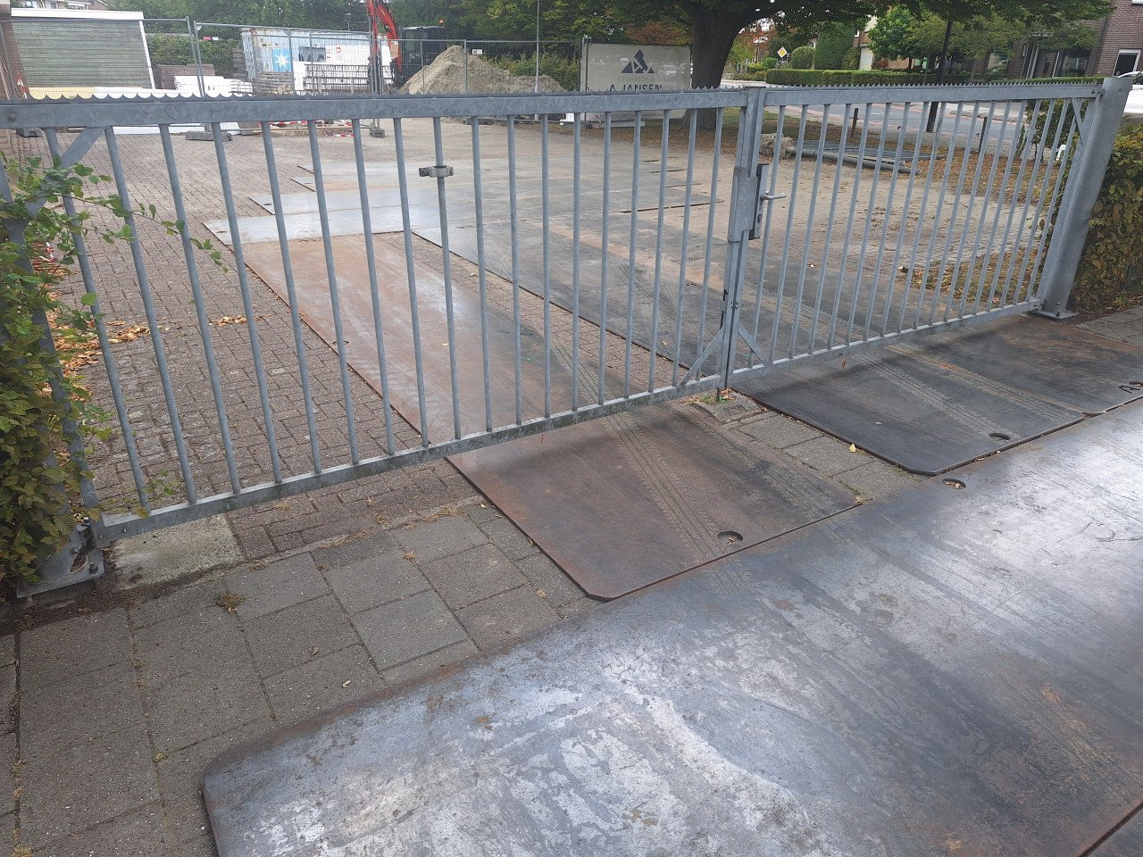 Draaipoort, inrijpoort, Poort gegalvaniseerd