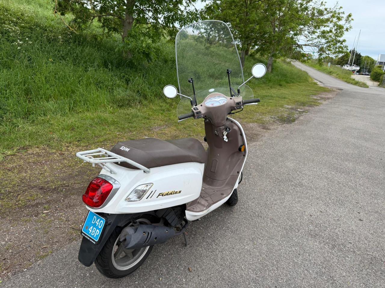 SYM Fiddle II snorscooter 25 km/u — nette staat — elektrische start