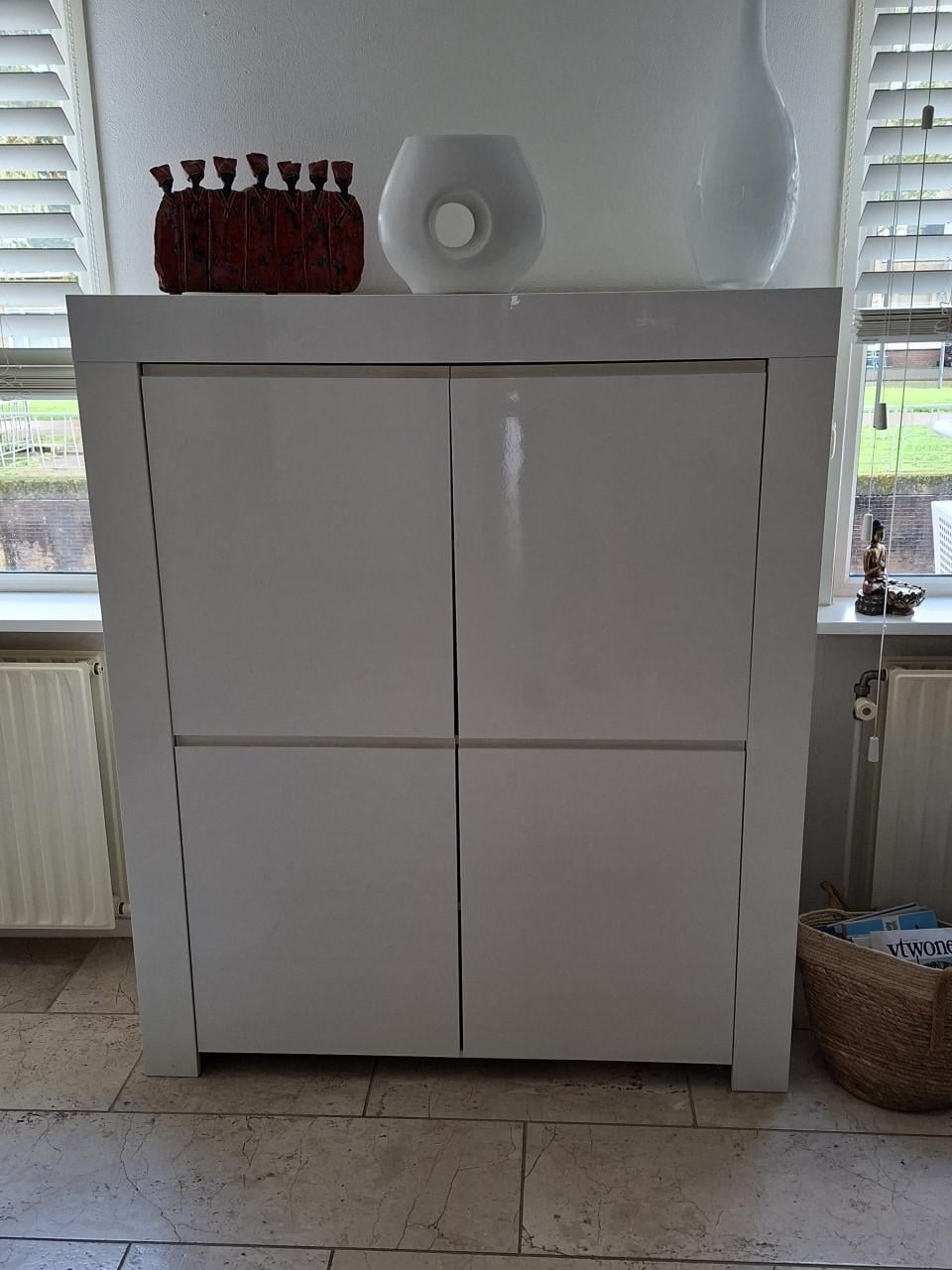 Moderne witte buffetkast en dressoir