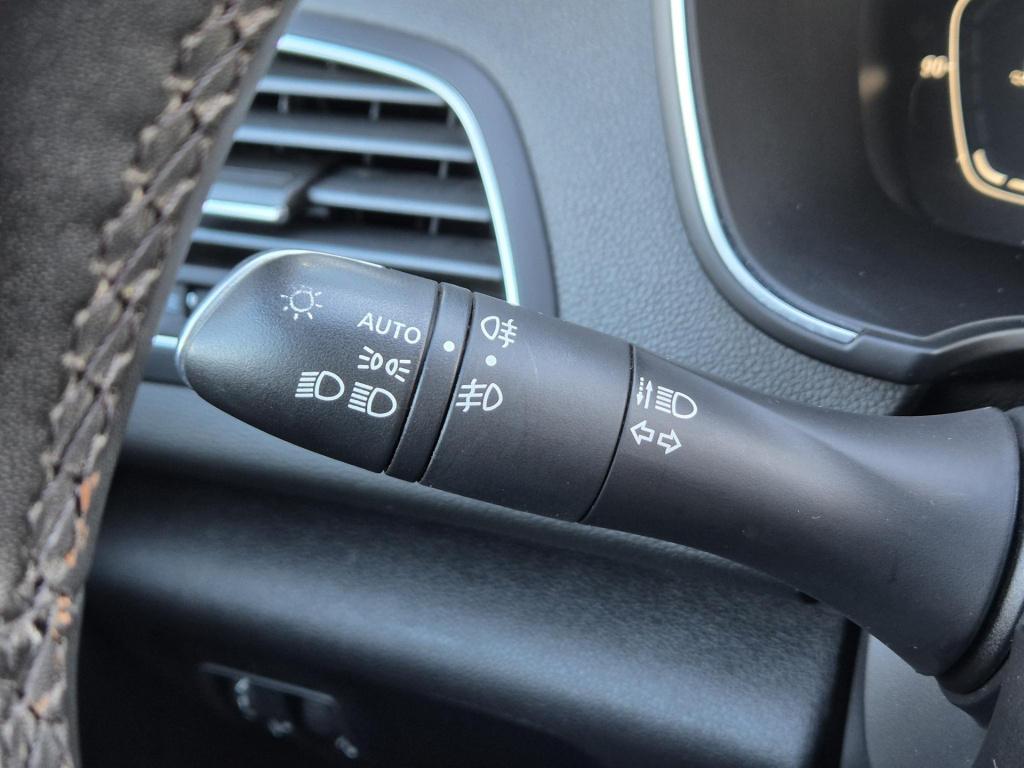 Renault Megane 1.3 tce 140 edc automaat business edt. trekhaak, all season 